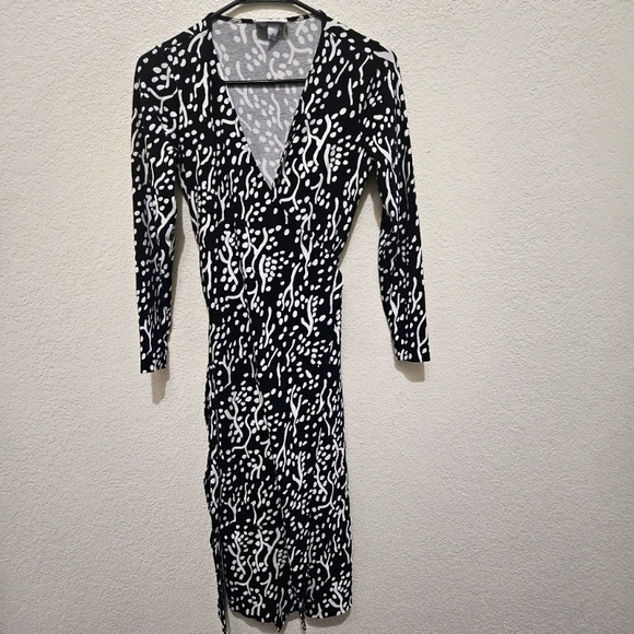 Diane Von Furstenberg Dresses & Skirts - Diane von Furstenberg Long Sleeve Wrap Dress